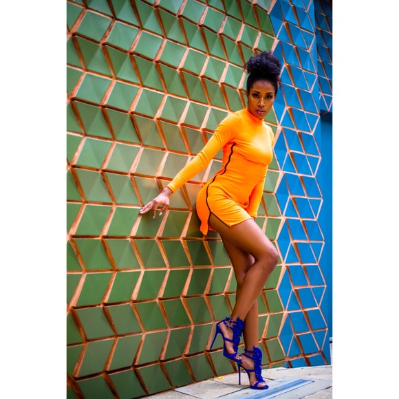 ❤️ SEXY BODY CON DRESS 👗 - Picture 3 of 3